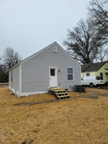 $1,600 | 709 Suburban Avenue, Ferguson, MO 63135