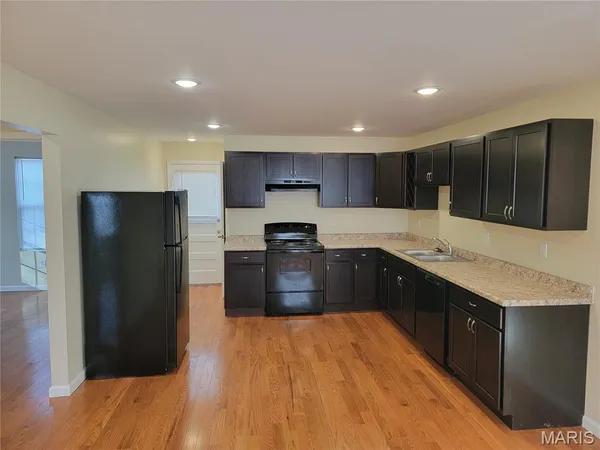 $1,400 | 709 Suburban Avenue, Ferguson, MO 63135