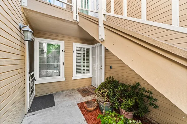 $559,999 | 3860 Amberly Drive, Unit F, Inglewood, CA 90305