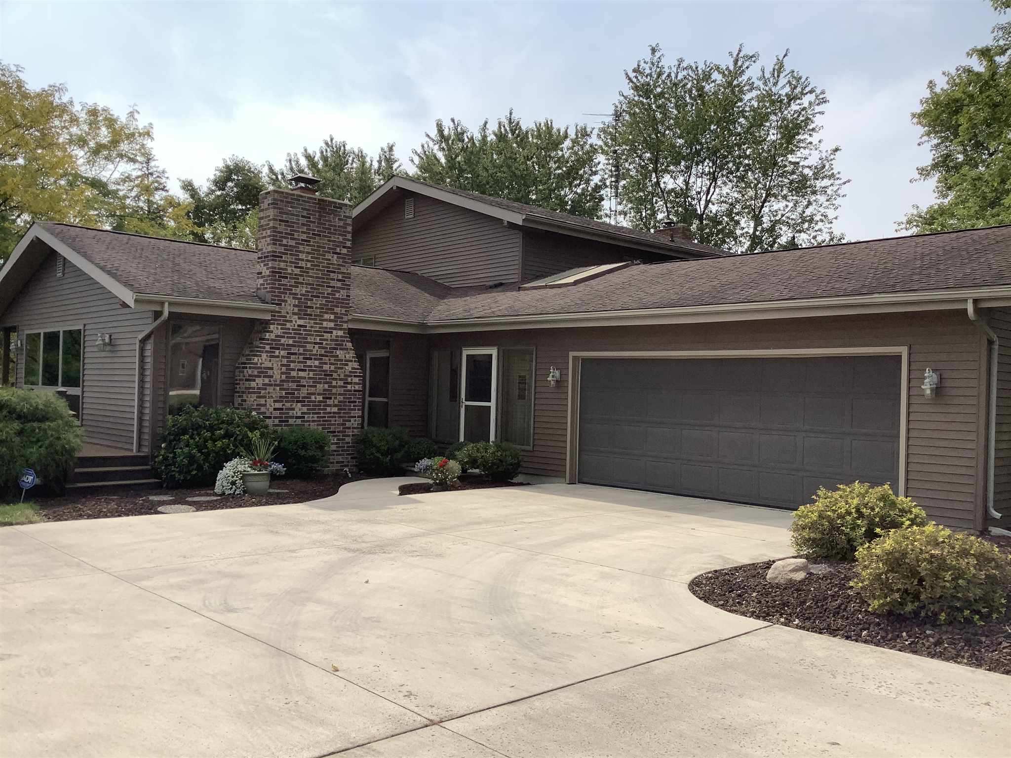 7560 North 300 East Decatur, IN 46733 - Photo 2 of 32