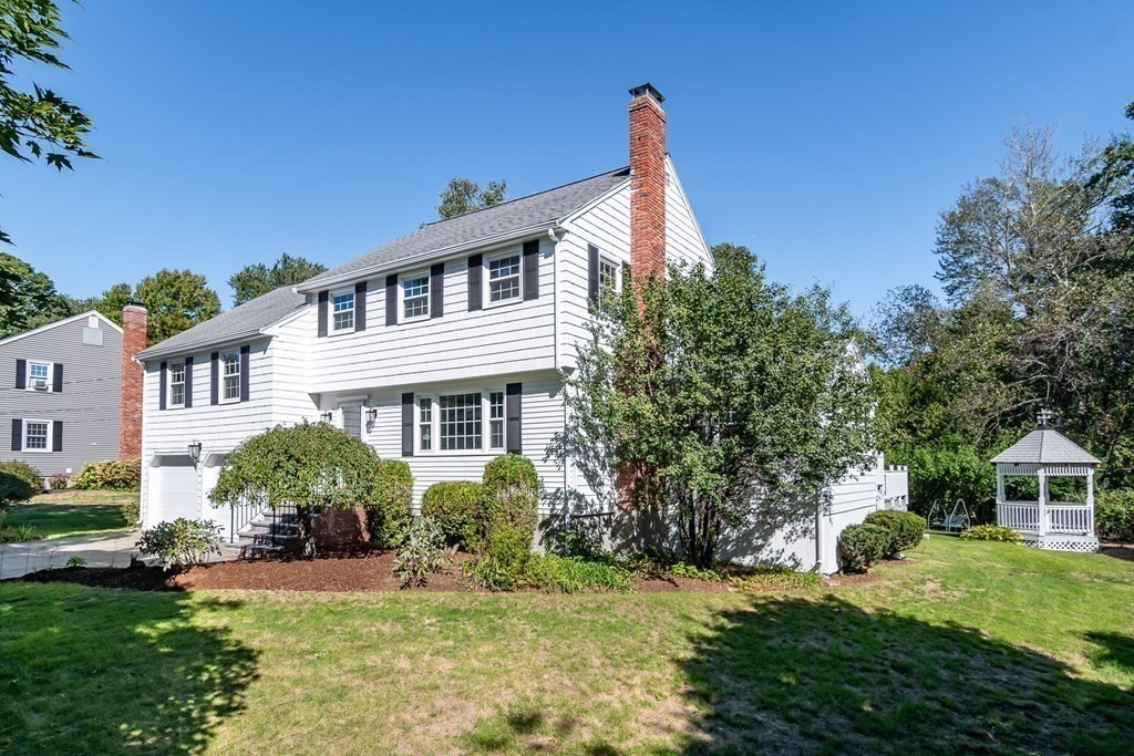 4 Stonybrook Road Medfield, MA 02052 - Photo 2 of 25