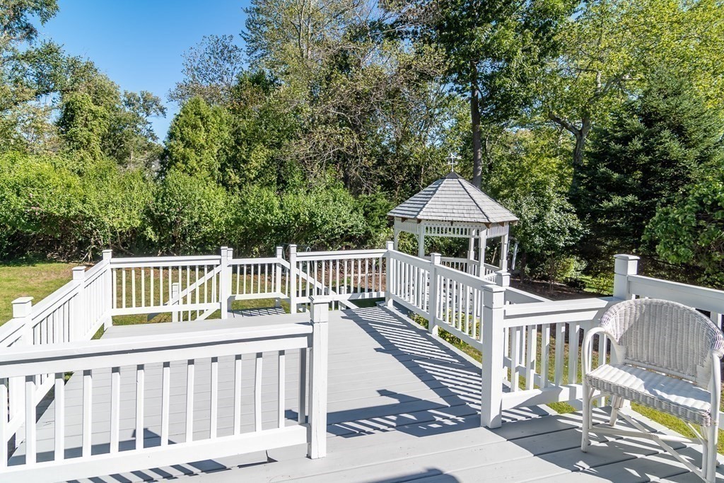 4 Stonybrook Road Medfield, MA 02052 - Photo 22 of 25