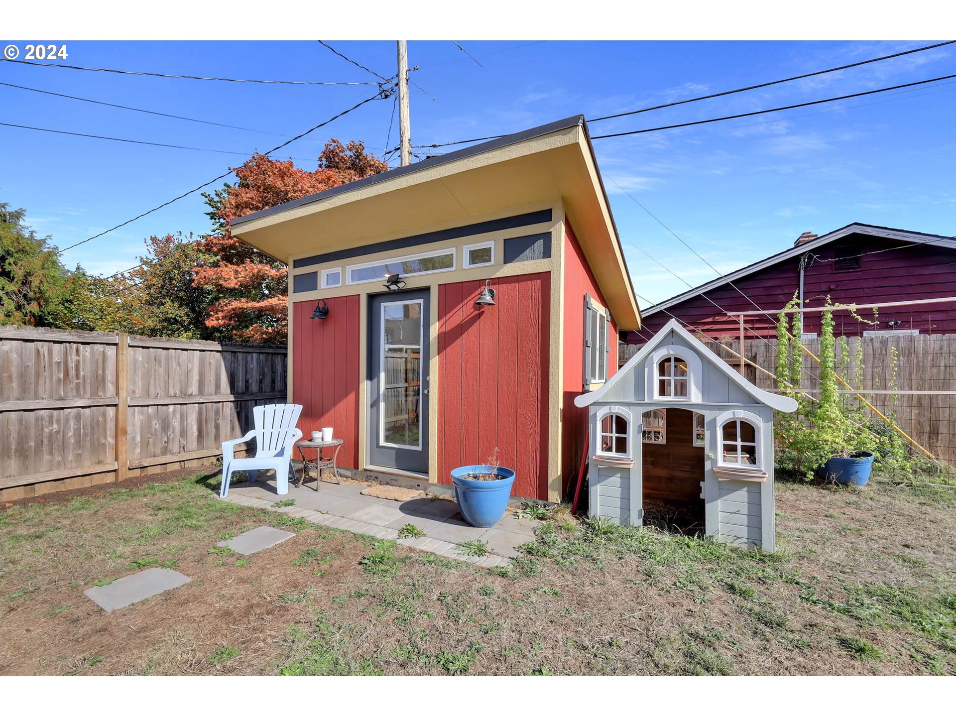 1617 Parnell Drive Eugene, OR 97404 - Photo 26 of 39 a backyard of a house with sofas table and chairs