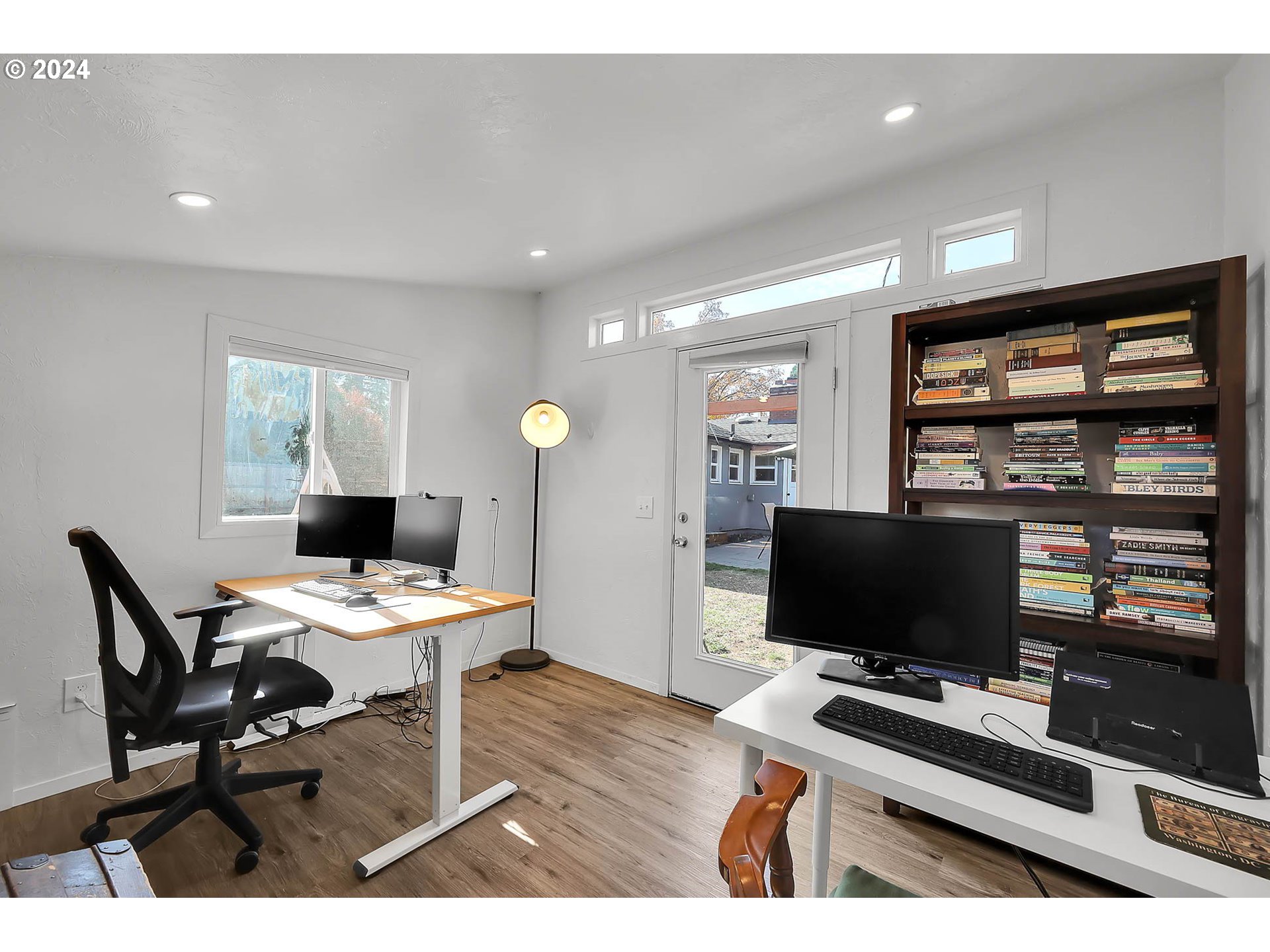 1617 Parnell Drive Eugene, OR 97404 - Photo 29 of 39 a workspace with furniture and wooden floor