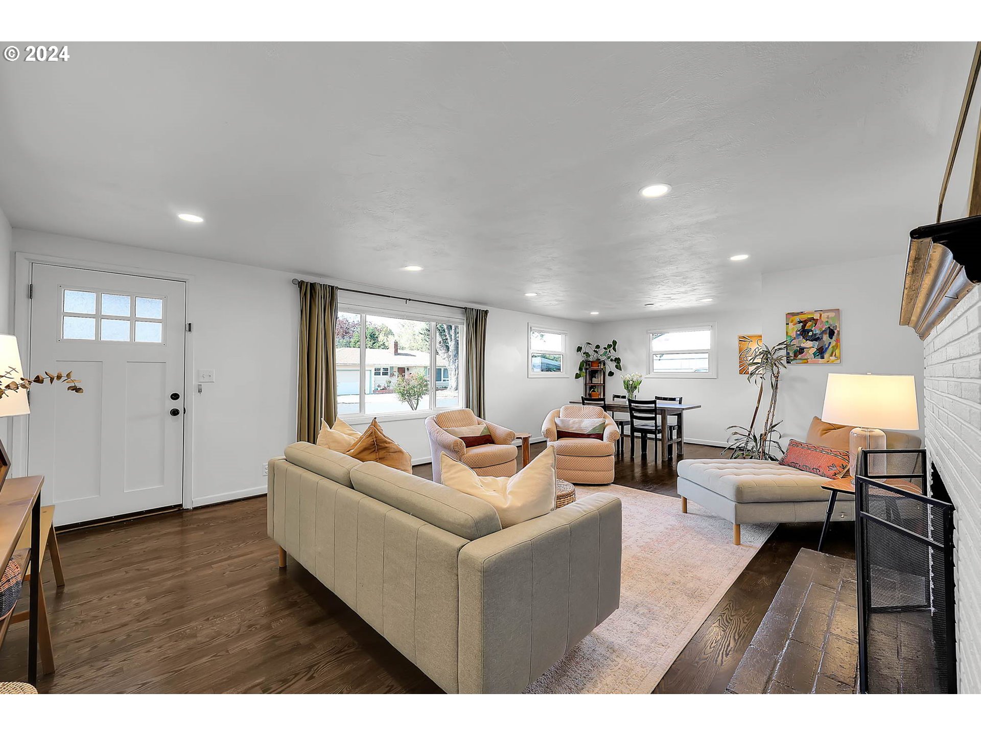 1617 Parnell Drive Eugene, OR 97404 - Photo 5 of 39 a living room with furniture and wooden floor