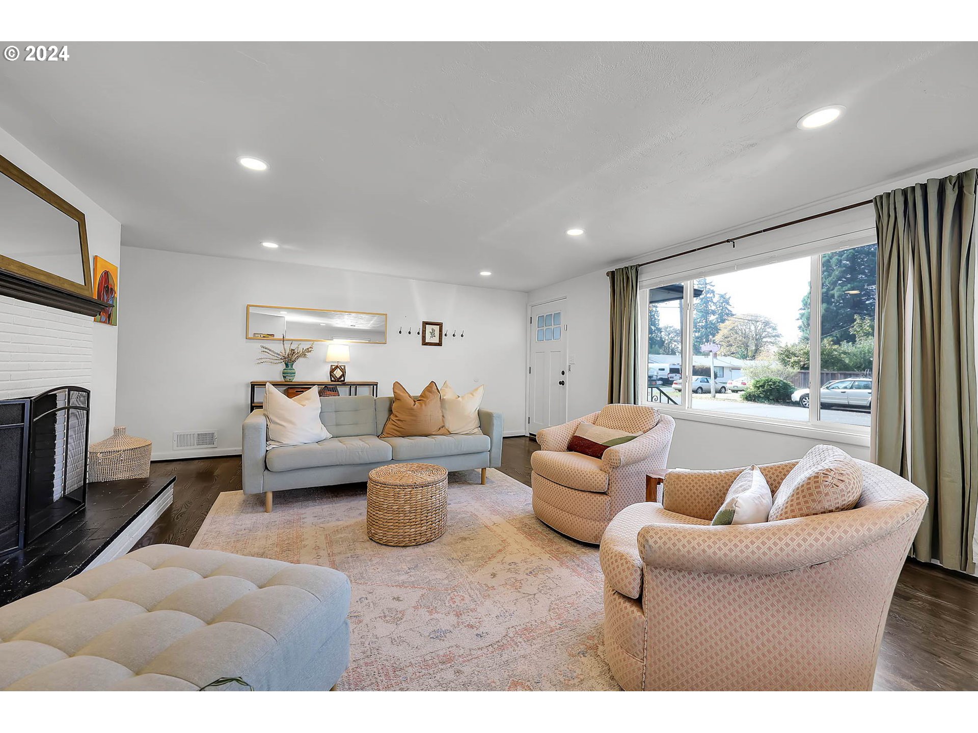 1617 Parnell Drive Eugene, OR 97404 - Photo 7 of 39 a living room with furniture and a large window