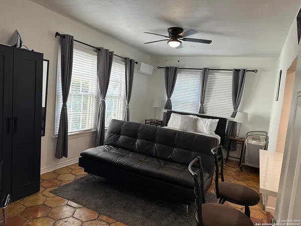 $1,200 | 302 Madison, Unit 4, San Antonio, TX 78204