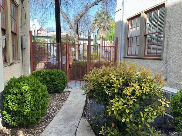 $1,200 | 302 Madison, Unit 4, San Antonio, TX 78204