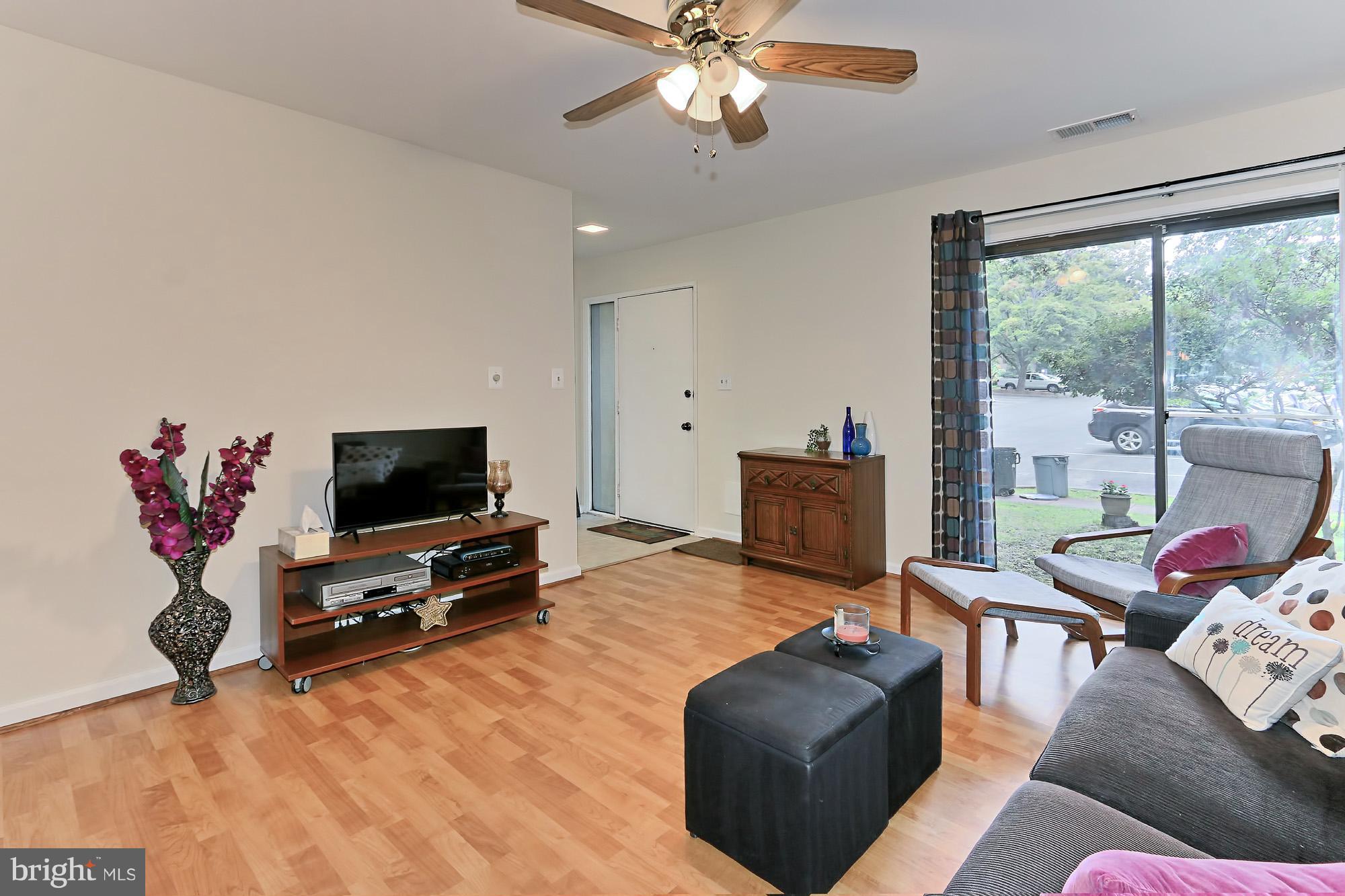 2176 Cartwright Place Reston, VA 20191 - Photo 5 of 23 Living Room