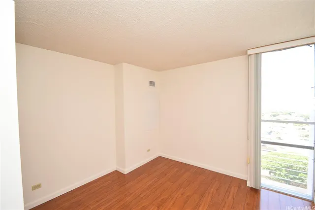 $2,000 | 3045 Ala Napuaa Place, Unit 1520, Honolulu, HI 96818