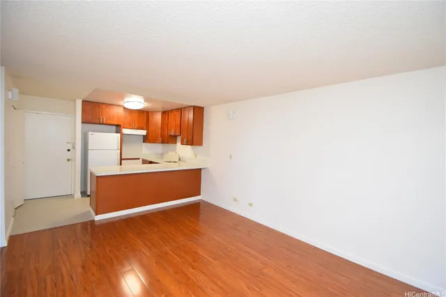 $2,000 | 3045 Ala Napuaa Place, Unit 1520, Honolulu, HI 96818