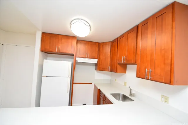 $2,000 | 3045 Ala Napuaa Place, Unit 1520, Honolulu, HI 96818