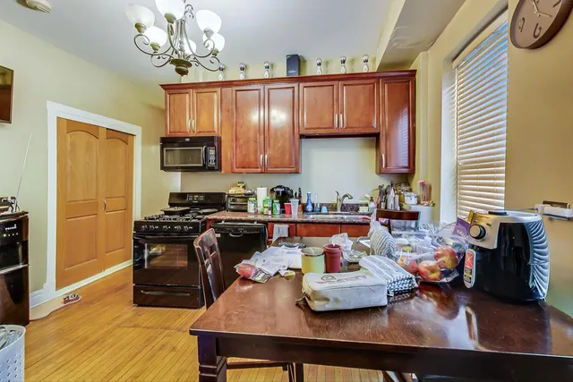 $799,000 | 700 North Kedzie Avenue, Chicago, IL 60624