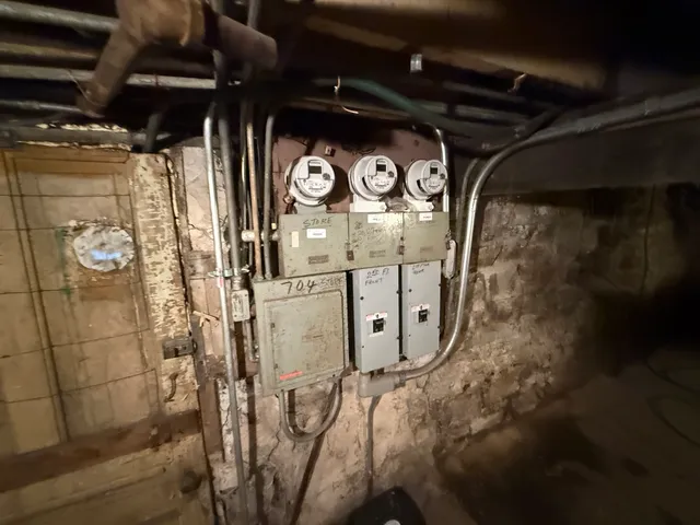 $799,000 | 700 North Kedzie Avenue, Chicago, IL 60624