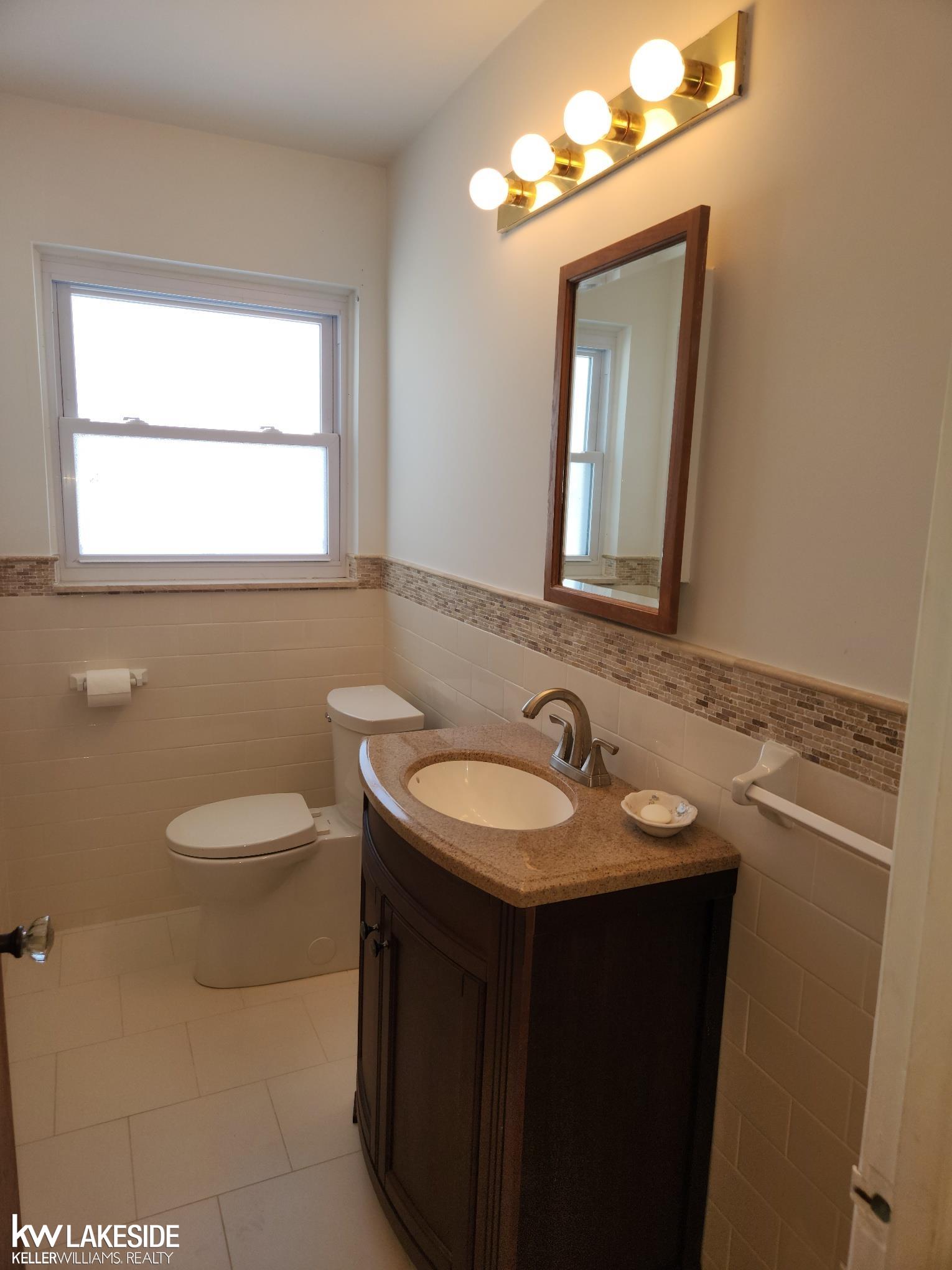 3649 Rockingham Road Royal Oak, MI 48073 - Photo 8 of 14 50102909-7.JPG
