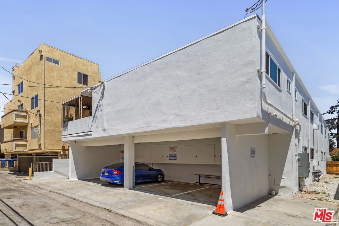 1433 Brockton Avenue Los Angeles, CA 90025 - Photo 5 of 10