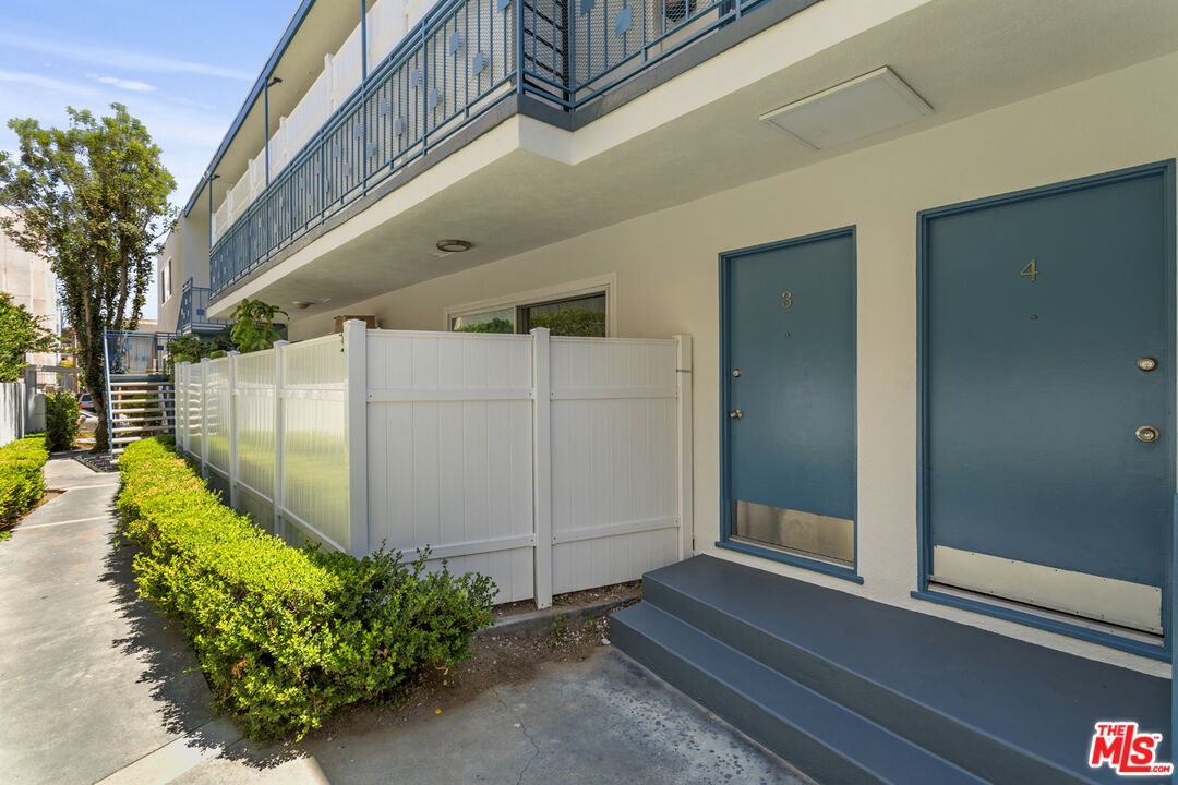 1433 Brockton Avenue Los Angeles, CA 90025 - Photo 6 of 10