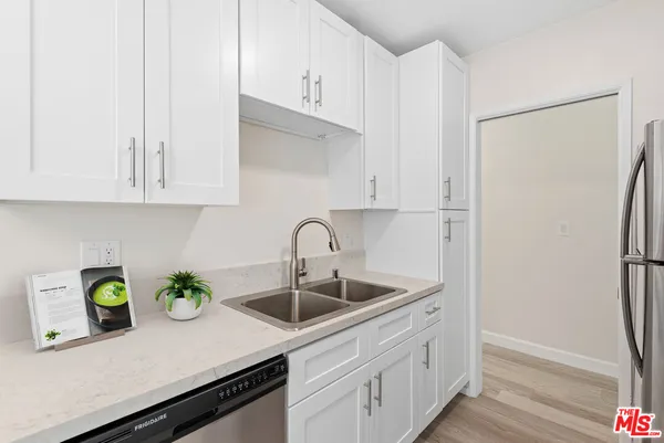 $4,315,000 | 1433 Brockton Avenue, Los Angeles, CA 90025