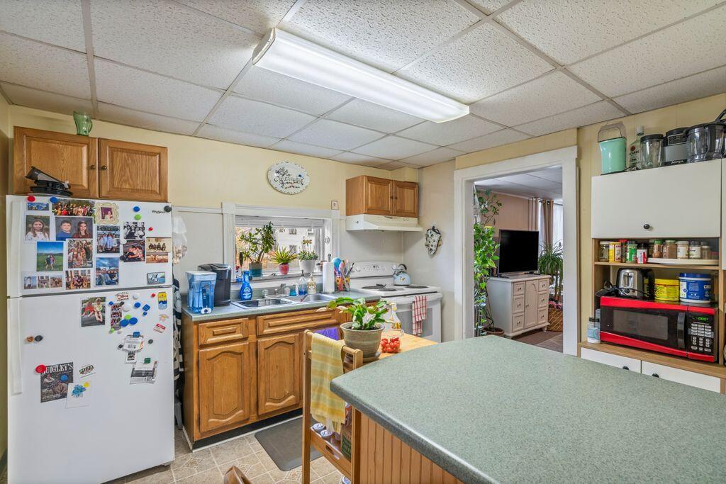 24 Dyer Street Saco, ME 04072 - Photo 10 of 63 Unit 2 - Kitchen