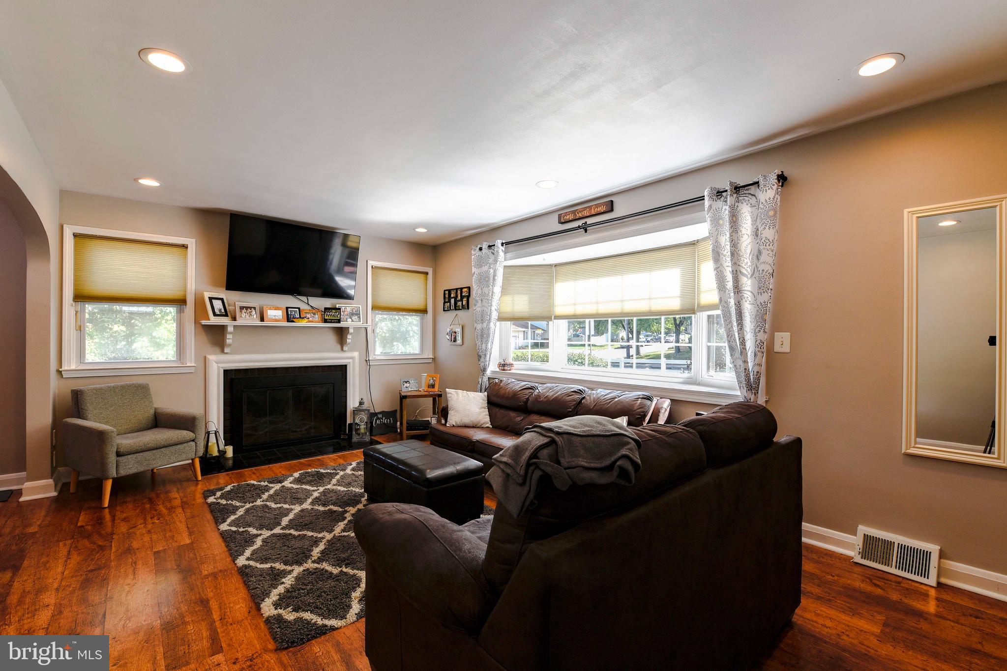 4510 Silver Spring Road Perry Hall, MD 21128 - Photo 13 of 33 Living Room