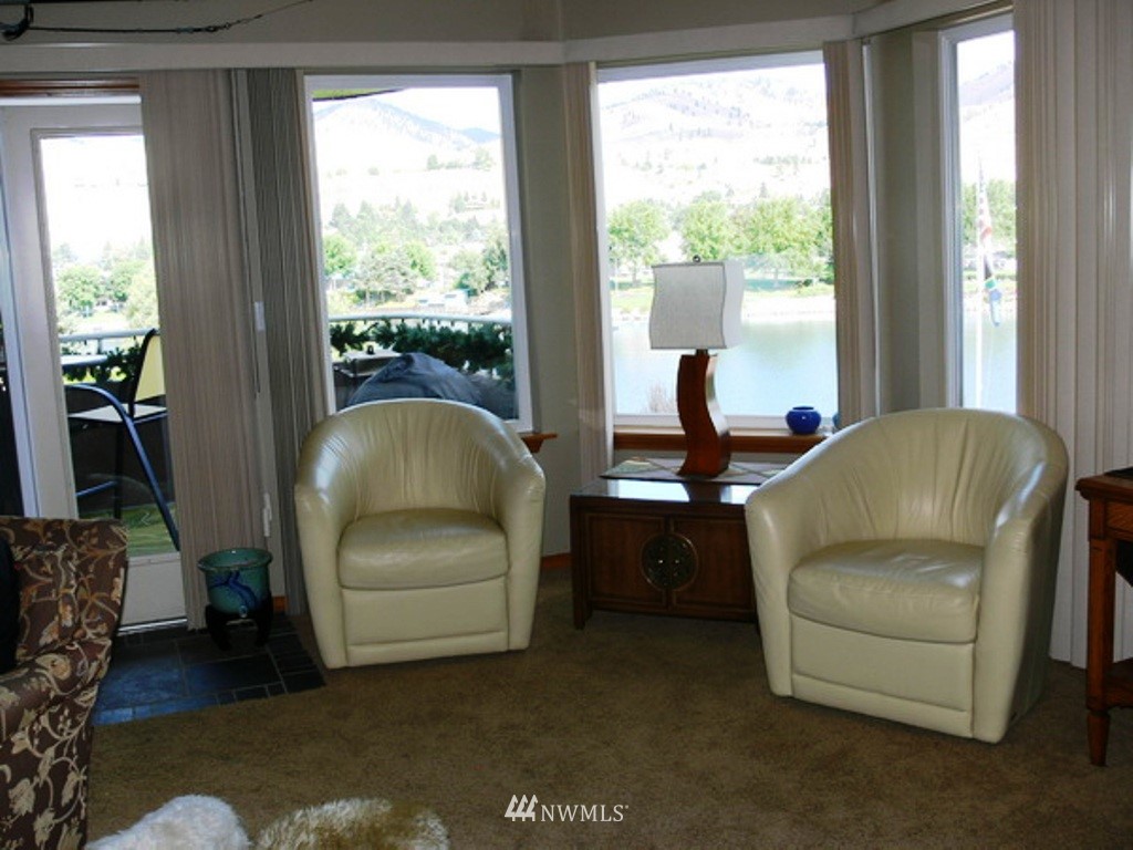 128 Webster Avenue Chelan, WA 98816 - Photo 3 of 10