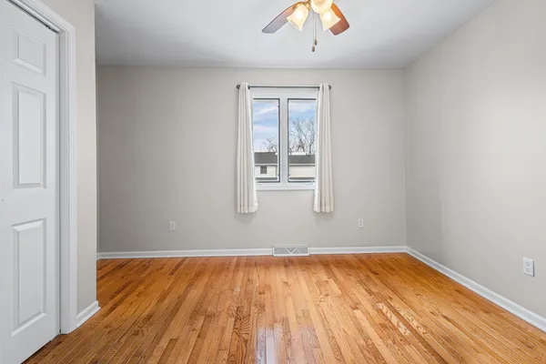 $260,000 | 231 East Woodlawn Road, New Lenox, IL 60451