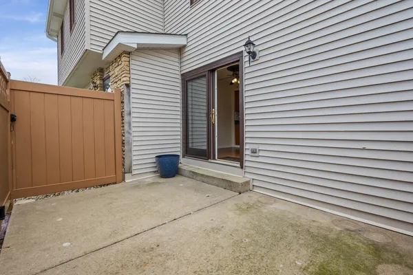 $260,000 | 231 East Woodlawn Road, New Lenox, IL 60451