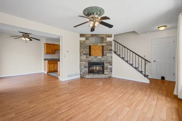 $260,000 | 231 East Woodlawn Road, New Lenox, IL 60451