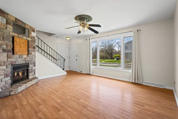 $260,000 | 231 East Woodlawn Road, New Lenox, IL 60451