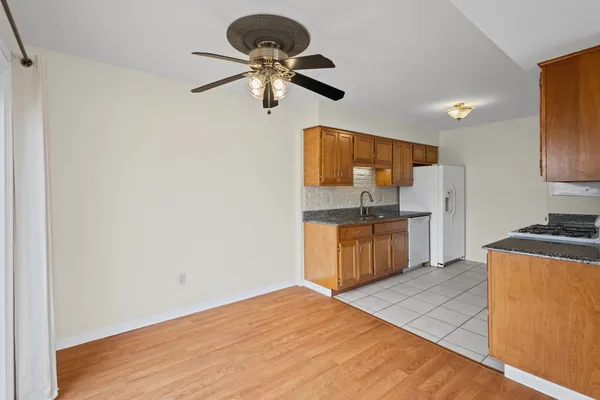 $260,000 | 231 East Woodlawn Road, New Lenox, IL 60451