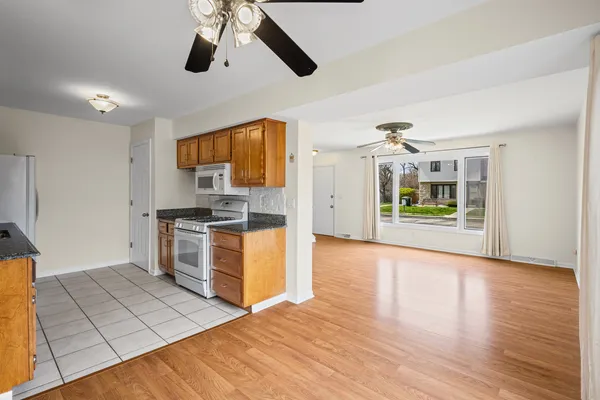 $260,000 | 231 East Woodlawn Road, New Lenox, IL 60451