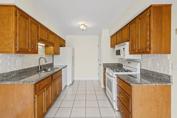 $260,000 | 231 East Woodlawn Road, New Lenox, IL 60451