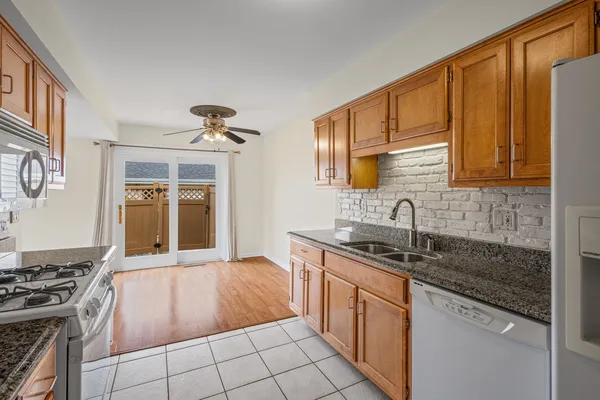 $260,000 | 231 East Woodlawn Road, New Lenox, IL 60451