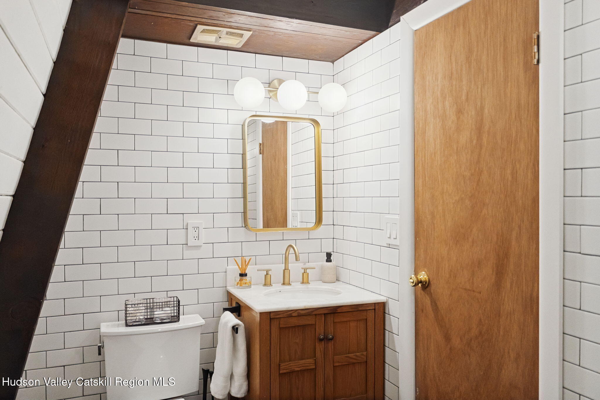 425 North Lake Road Haines Falls, NY 12436 - Photo 20 of 45 a bathroom with a sink and a mirror