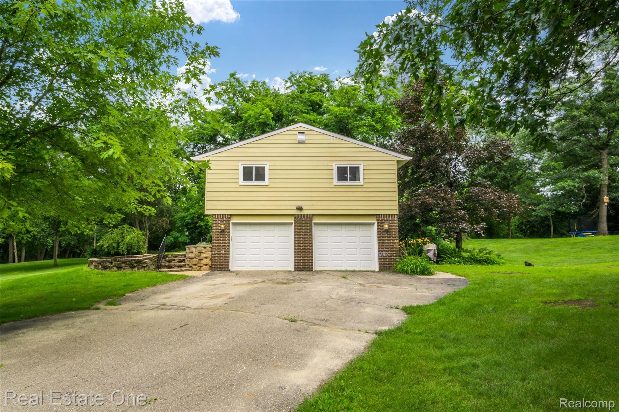 445 Martindale Road Milford, MI 48381 - Photo 18 of 52 Exteriors (4 of 8).jpg