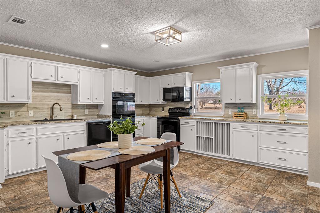 801 Chapparal Road Hewitt, TX 76643 - Photo 11 of 33