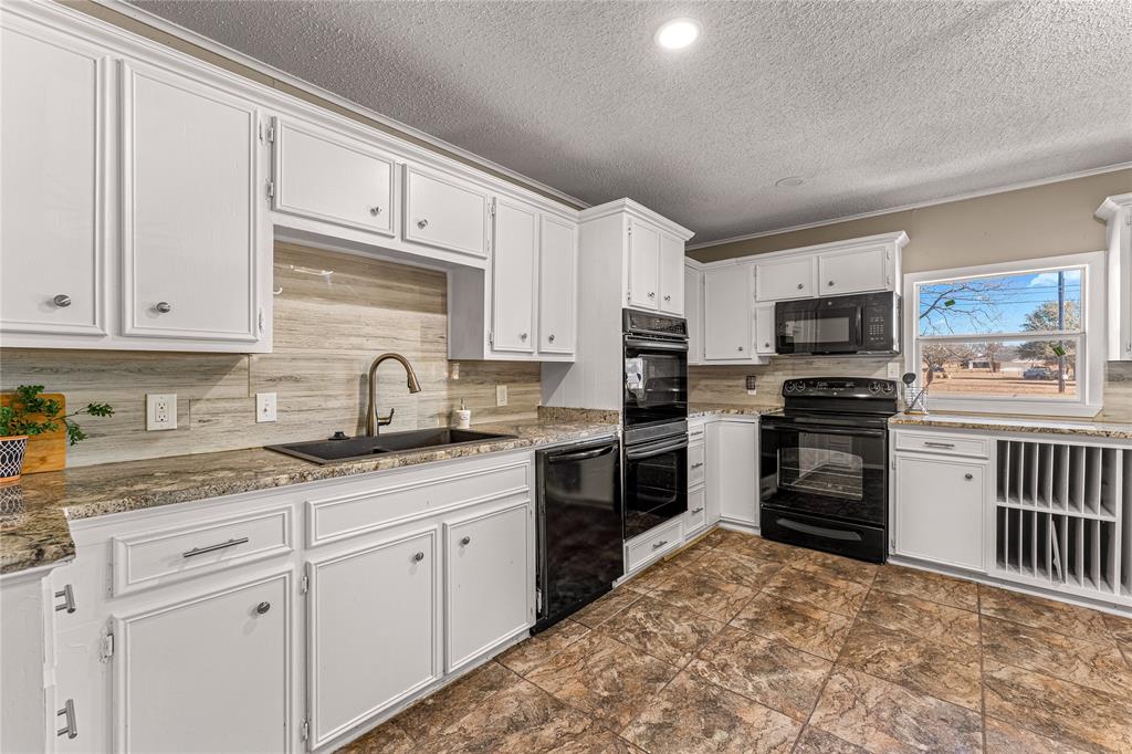 801 Chapparal Road Hewitt, TX 76643 - Photo 15 of 33