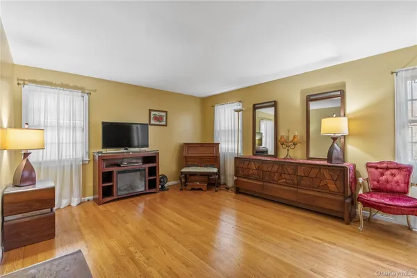 $1,150,000 | 18 Devon Road, Bronxville, NY 10708