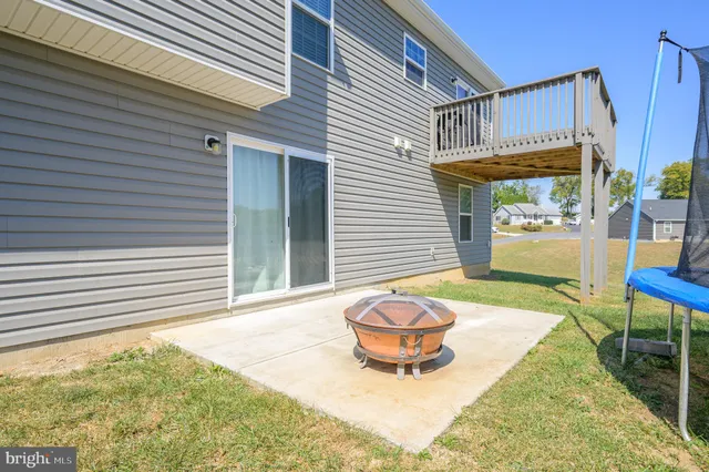 a view of a back yard of the house
