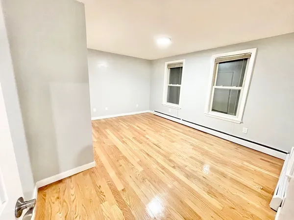 $2,200 | 22 Clinton Street, Unit 1, Mansfield, MA 02048