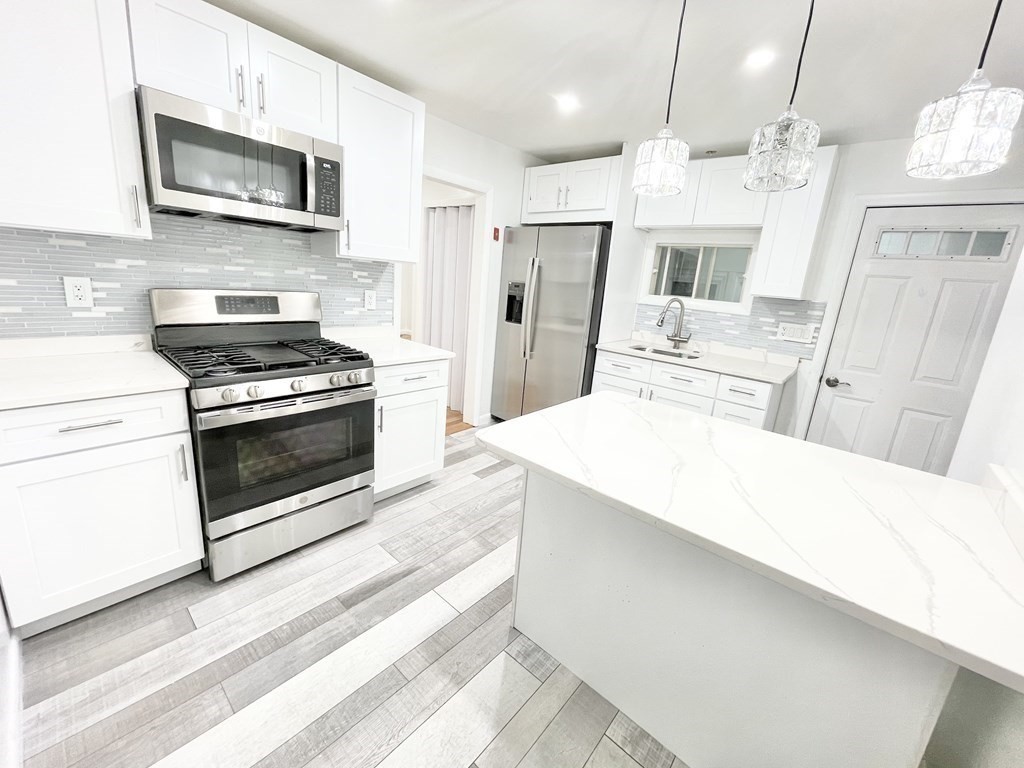 22 Clinton Street, Unit 1 Mansfield, MA 02048 - Photo 5 of 9