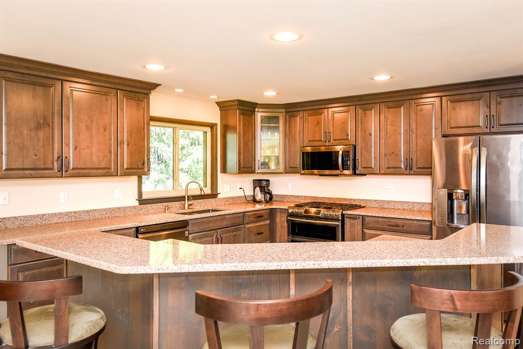 9245 Pine Knob Road Clarkston, MI 48348 - Photo 11 of 61