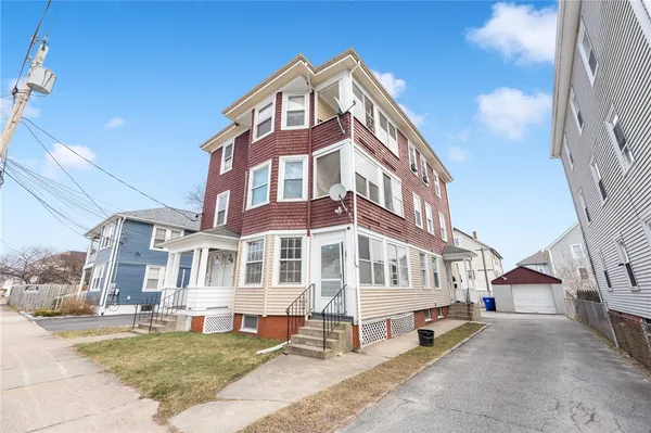 $2,200 | 254 Shawmut Avenue, Unit 1, Central Falls, RI 02863