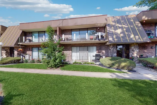 $269,000 | 11104 O O Gorman Drive, Unit 41B, Palos Hills, IL 60465