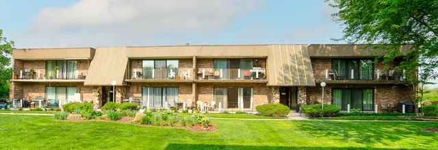$269,000 | 11104 O O Gorman Drive, Unit 41B, Palos Hills, IL 60465