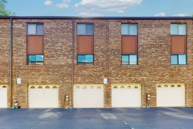 $269,000 | 11104 O O Gorman Drive, Unit 41B, Palos Hills, IL 60465