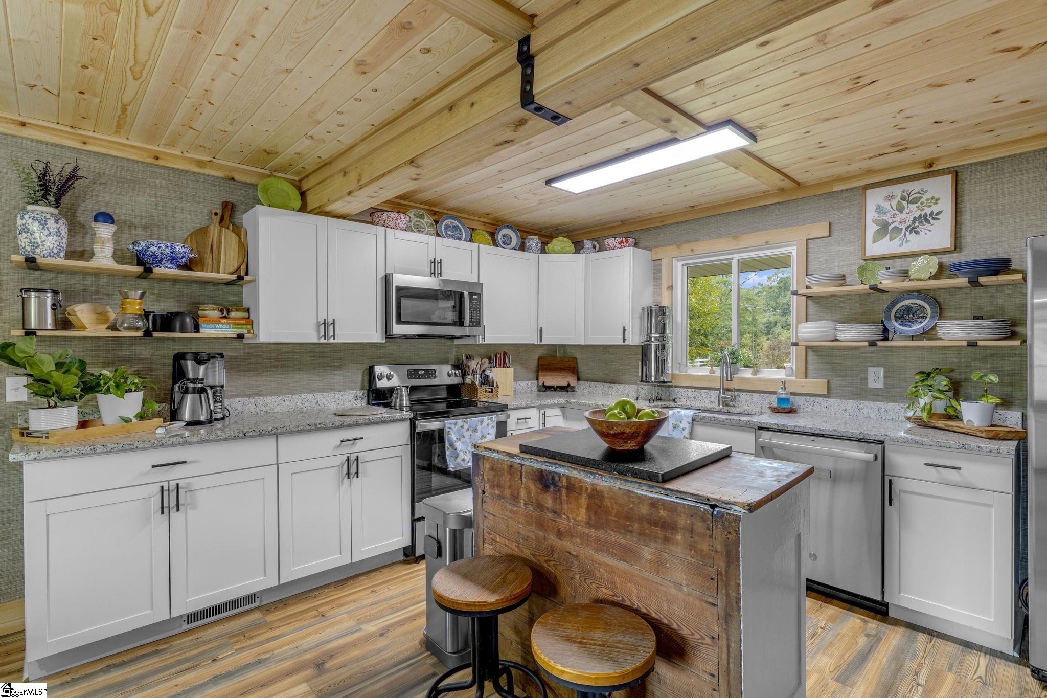 1003 Trotter Road Pickens, SC 29671 - Photo 6 of 37