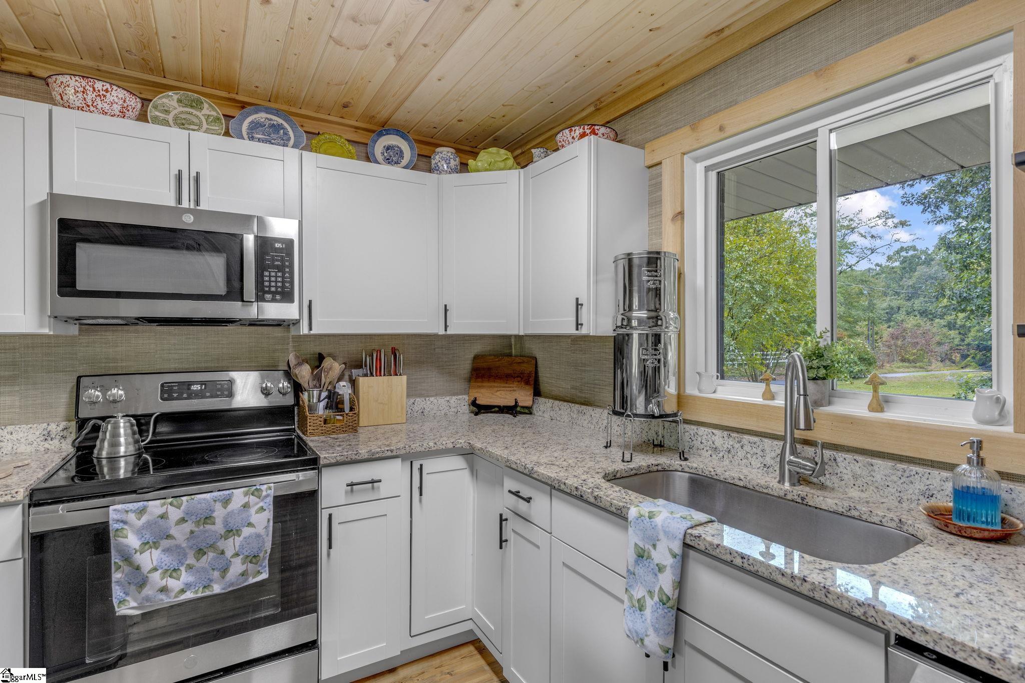 1003 Trotter Road Pickens, SC 29671 - Photo 9 of 37