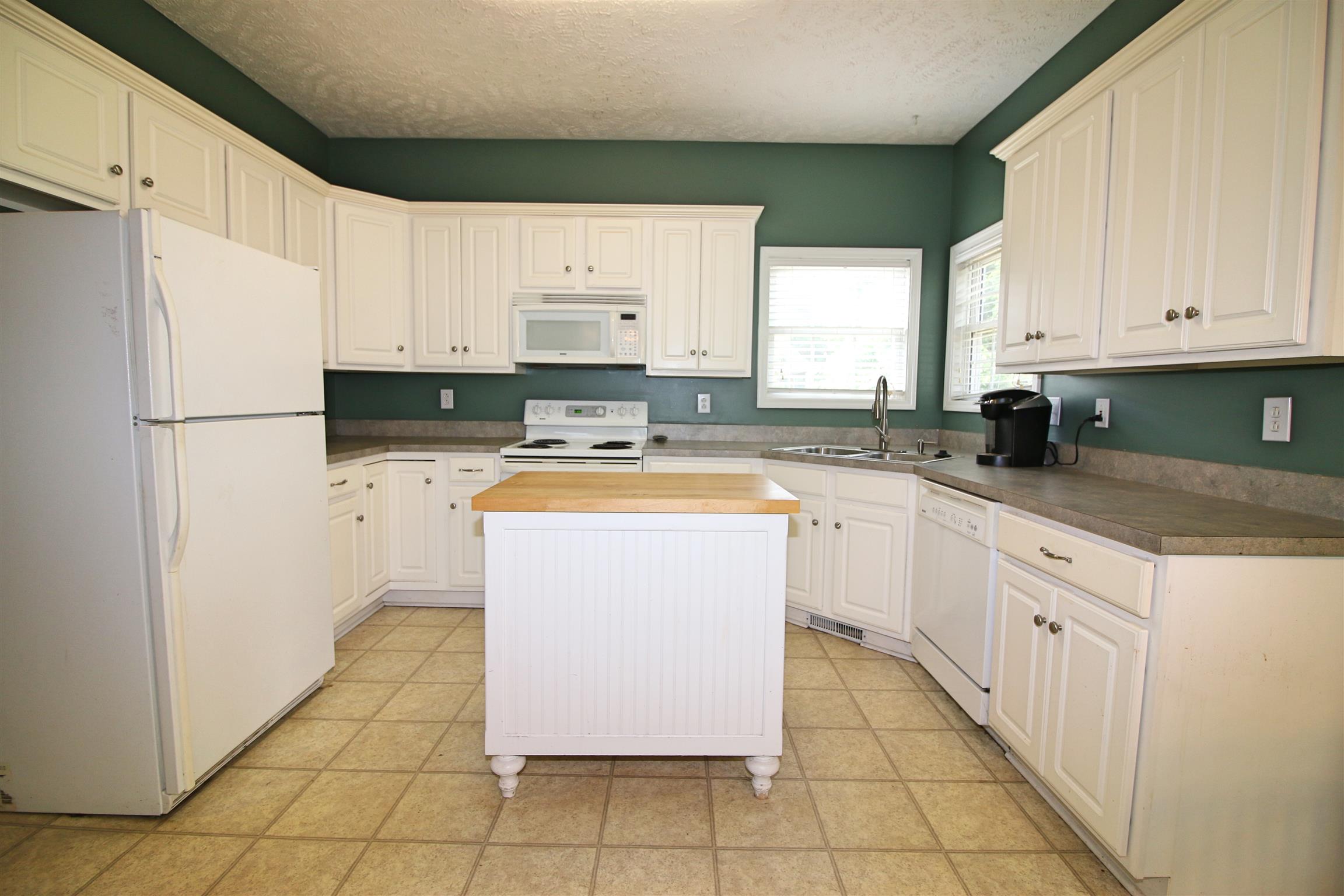 962 South Ridge Trail Clarksville, TN 37043 - Photo 10 of 28 Lots of Cabinet and Countertop Space!