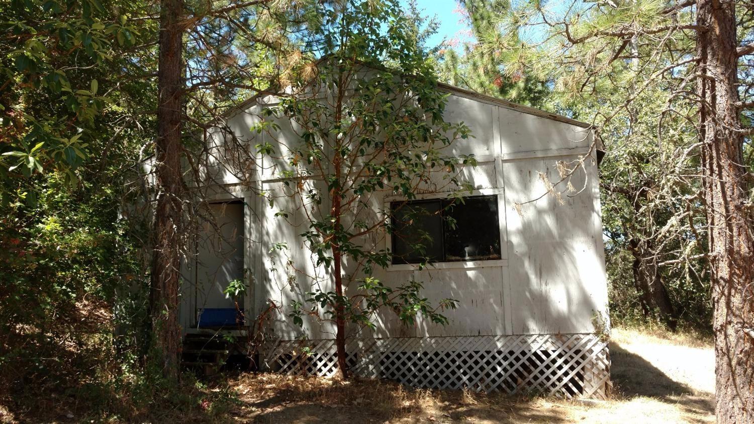 4800 Andrews Road Medford, OR 97501 - Photo 15 of 19 Shop behind the house